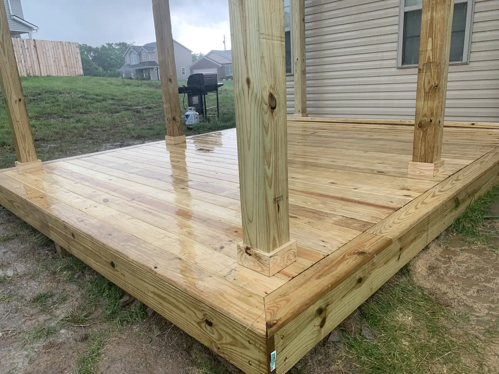 Quality outdoor construction in central Kentucky by Big Blue Fence & Deck